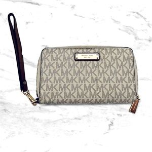 Signature Logo Jet Set Large Gold Tone Flat Multifunction Wristlet NEW